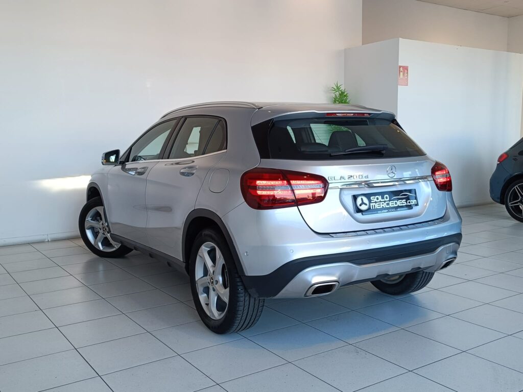 MERCEDES-BENZ GLA 200 URBAN 7G-TRONIC