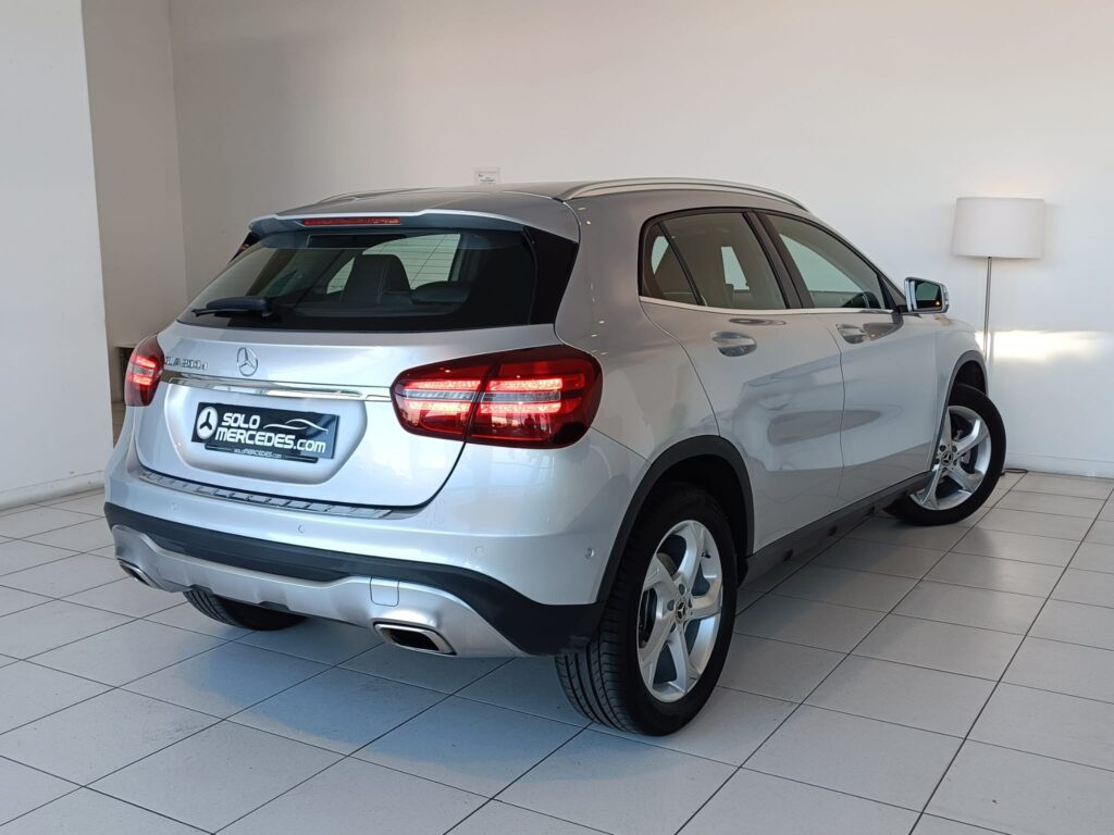 MERCEDES-BENZ GLA 200 URBAN 7G-TRONIC